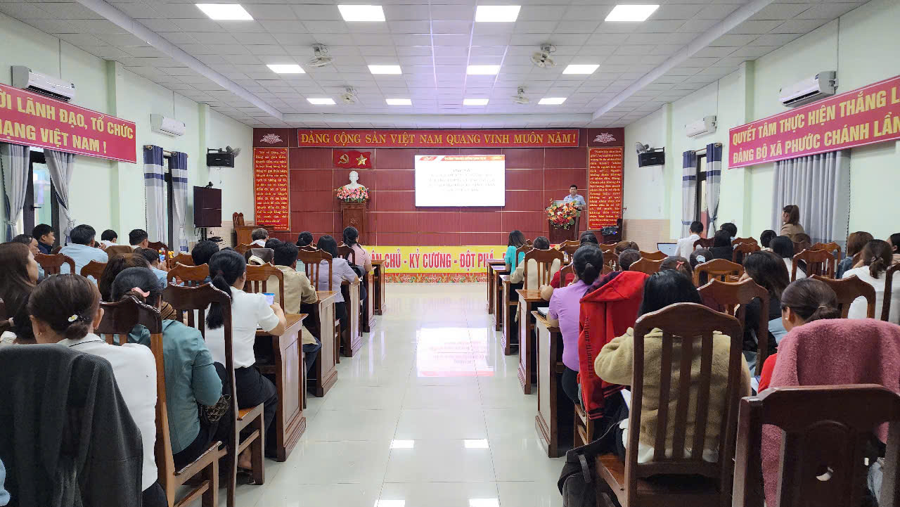 ĐẢNG UỶ XÃ PHƯỚC CHÁNH TẬP HUẤN CHÍNH TRỊ HÈ CHO CÁN BỘ GIÁO VIÊN CÁC ĐƠN VỊ TRƯỜNG HỌC TRÊN ĐỊA BÀN XÃ