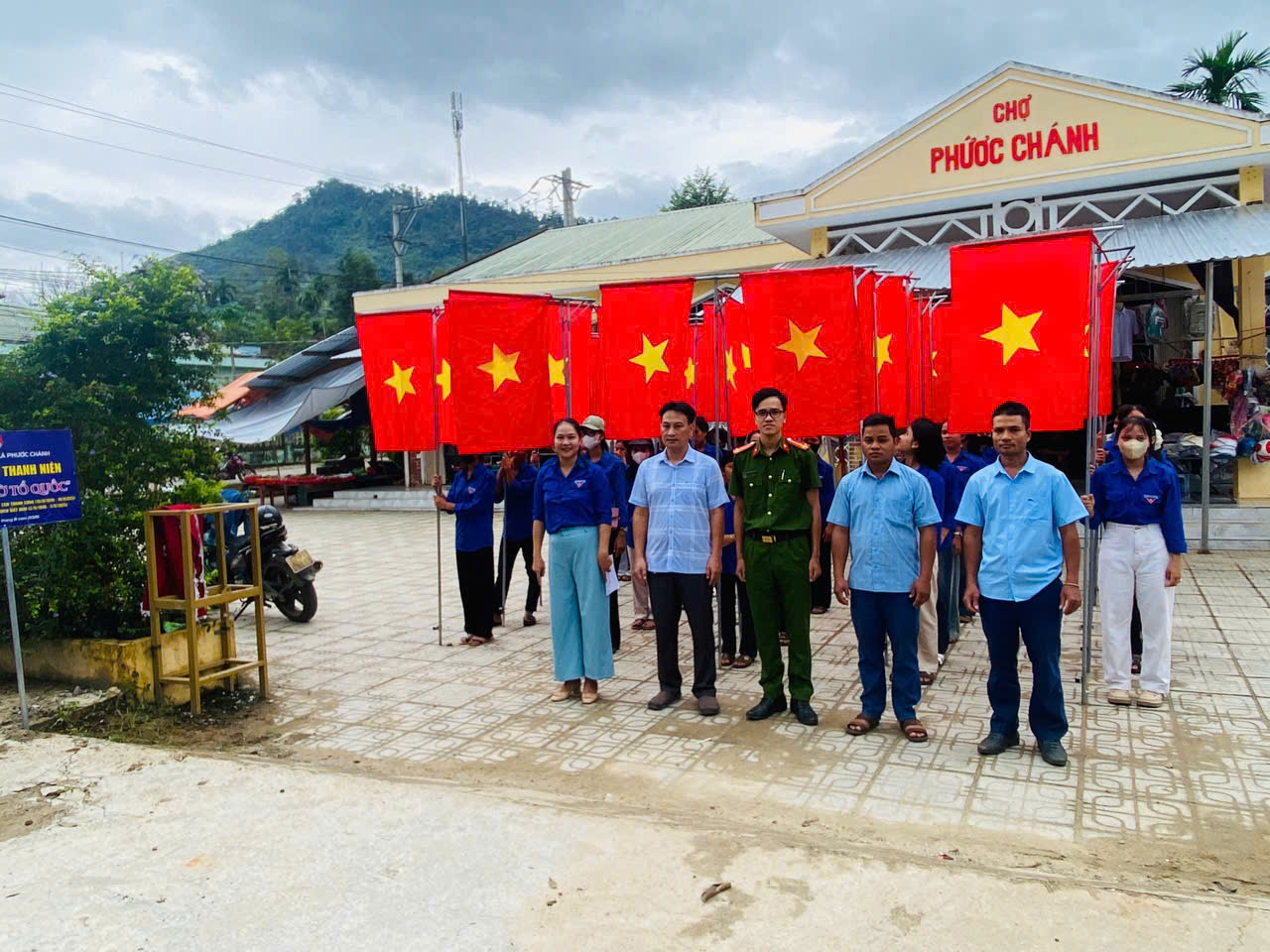 ĐOÀN XÃ PHƯỚC CHÁNH - TP ĐÀ NẴNG KHÁNH THÀNH CÔNG TRÌNH THANH NIÊN " ĐƯỜNG CỜ TỔ QUỐC"