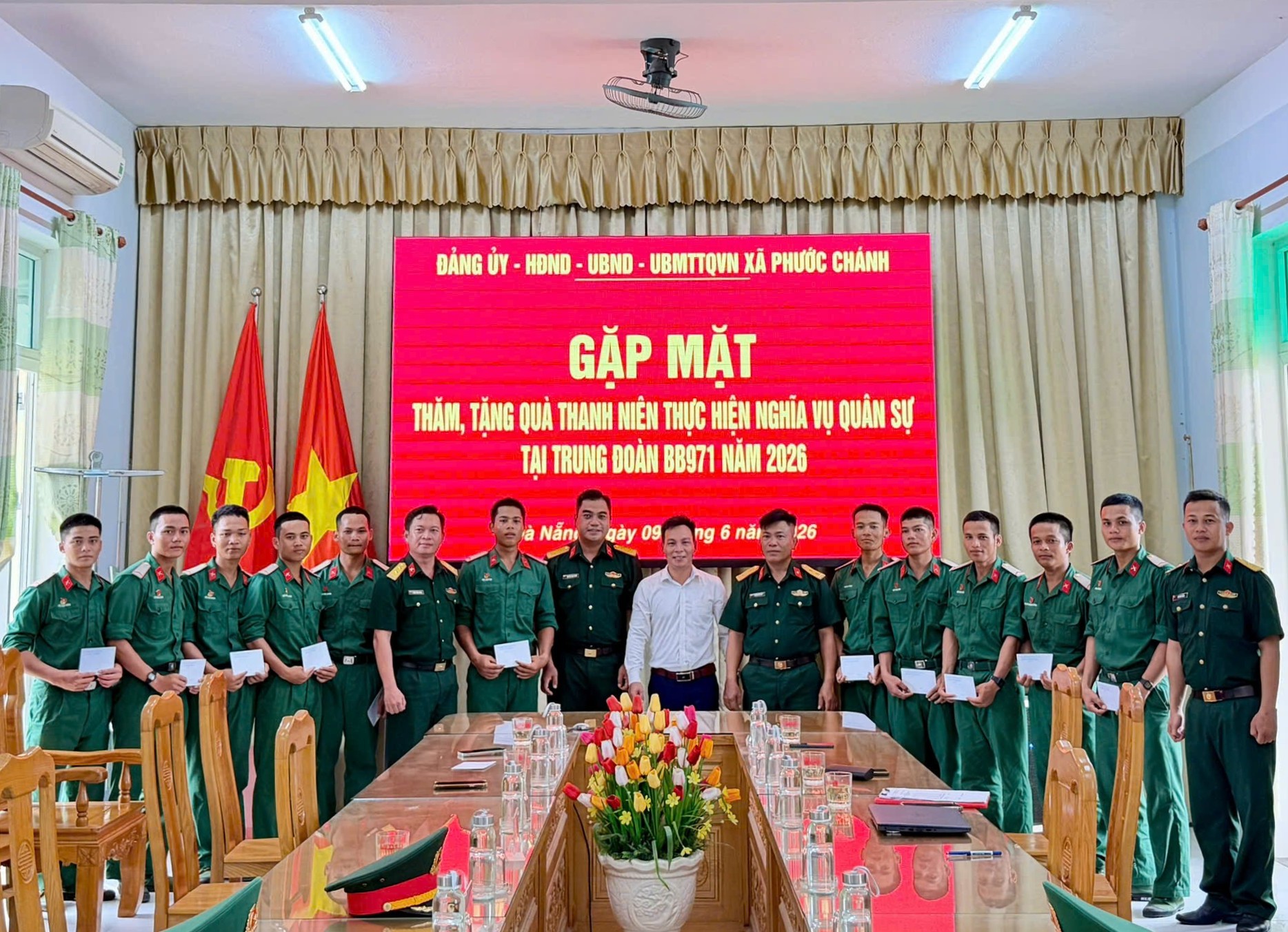 Phước Chánh thăm, động viên chiến sĩ mới tại Trung đoàn Bộ binh 971
