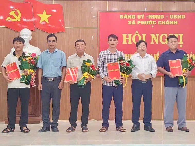Xã Phước Chánh tổ chức hội nghị công bố các quyết định về công tác tổ chức, nhân sự các thôn sau sắp xếp